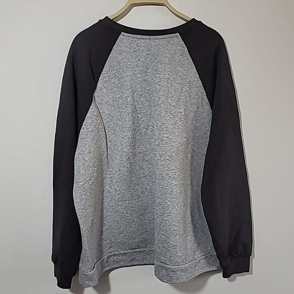 Disney Parks Sweatshirt Women’s 2x plus size gray raglan mickey mouse pullover - Picture 6 of 8